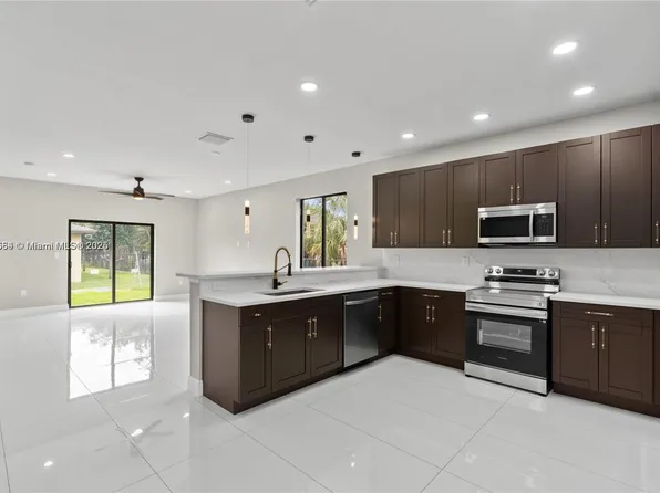 1121 NW 4th Ave, Pompano Beach, FL 33060
