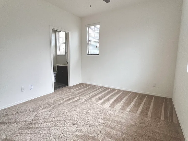 1728 E Dogwood Ln — Photo 13