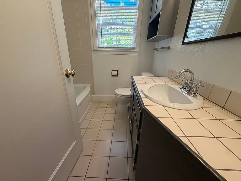 6039 Van Alstine Ave — Photo 28