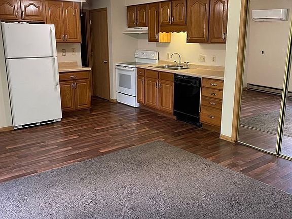2nd image of 1418 Sorenson Ln #9