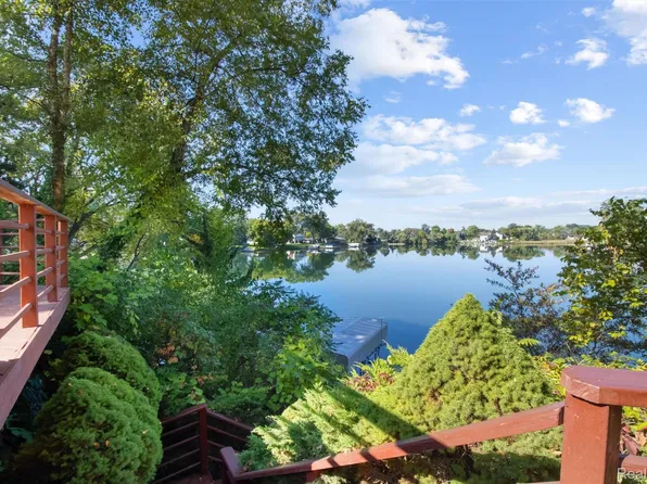 3379 Wormer Dr, Waterford, MI 48329