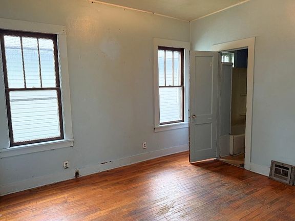 5th image of 413 S Phillips Ave