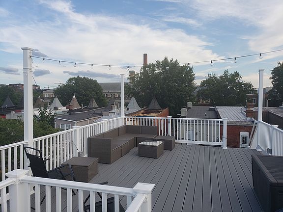 Rooftop deck - entertainment area
