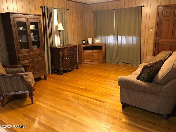 5th image of 303 Woodcrest Cir