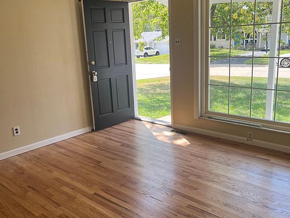 2nd image of 2828 Sugar Tree Ln