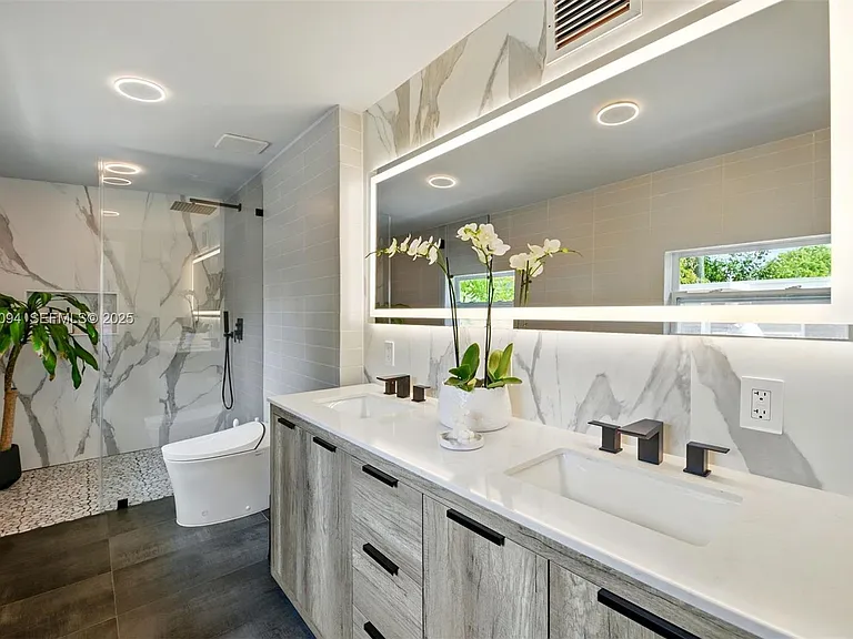 1363 Biarritz Dr — Photo 22
