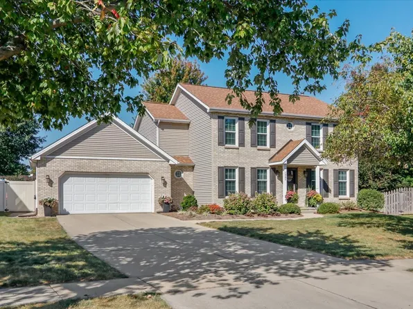1505 Paddington Dr, Bloomington, IL 61704