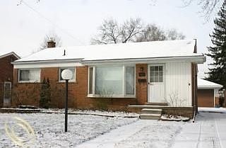 1st image of 985 Belton St