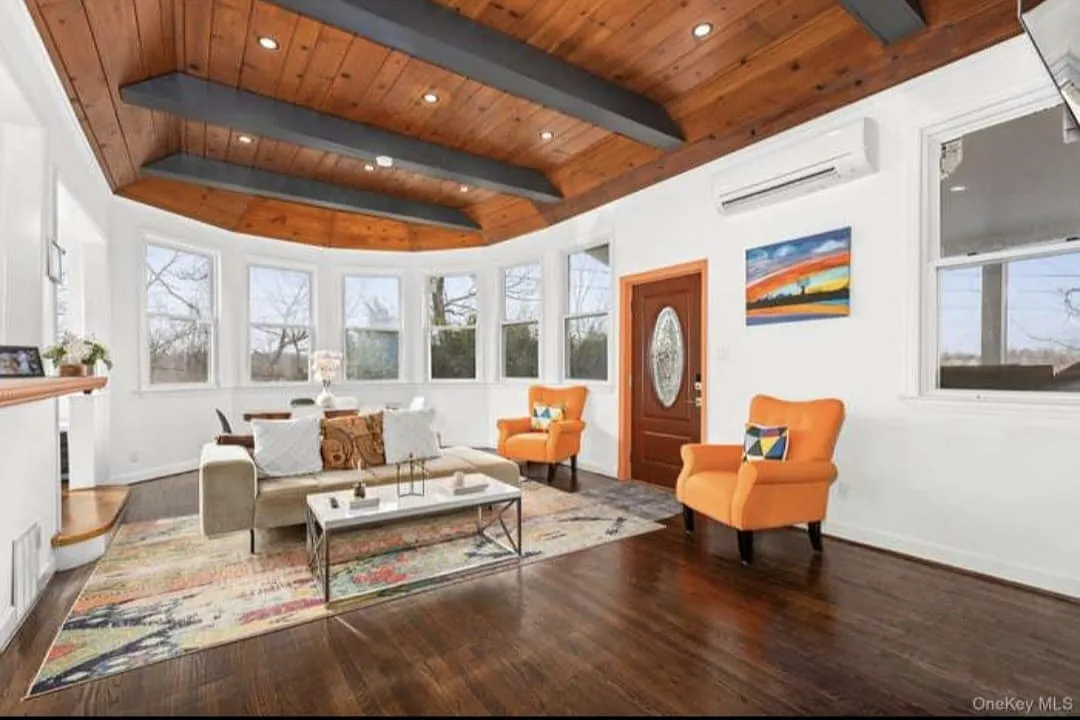 2 bed, 1032 sqft, $3,450 — Photo 1