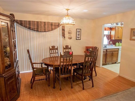 5th image of 205 Oak Hill Dr