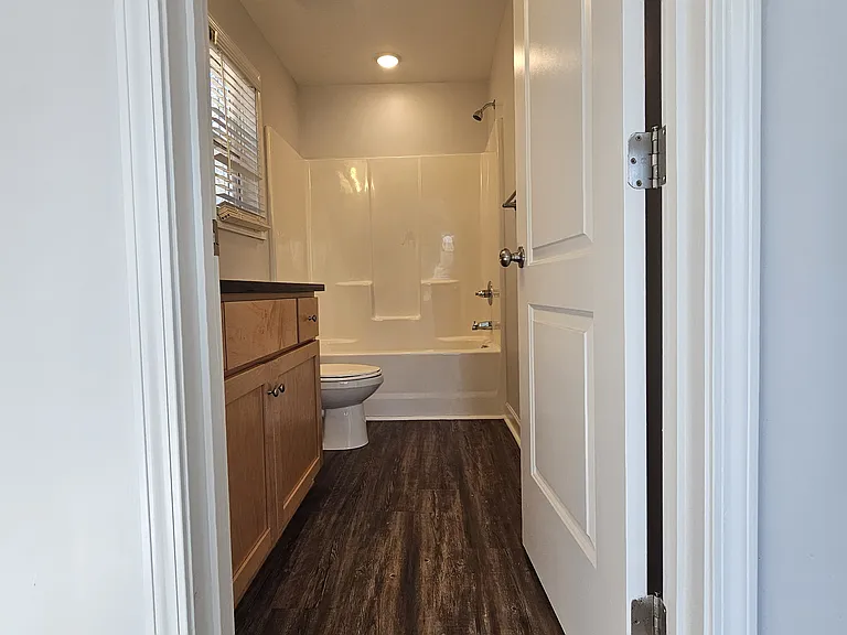 527 Walter St #527 — Photo 15