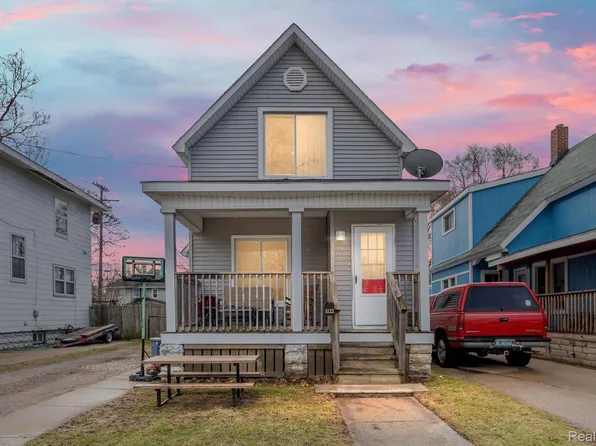 1122 Pearl St, Port Huron, MI 48060
