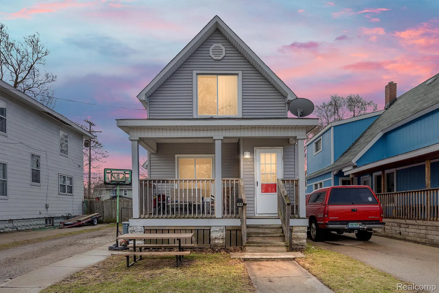 1122 Pearl St photo 1