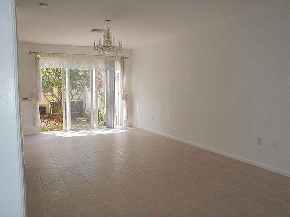 3rd image of 813 NW 170th Ter