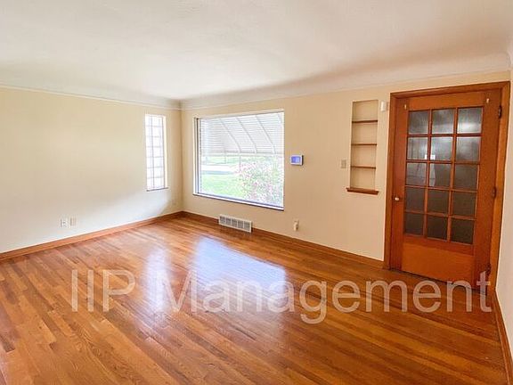 4th image of 246 E 272nd St