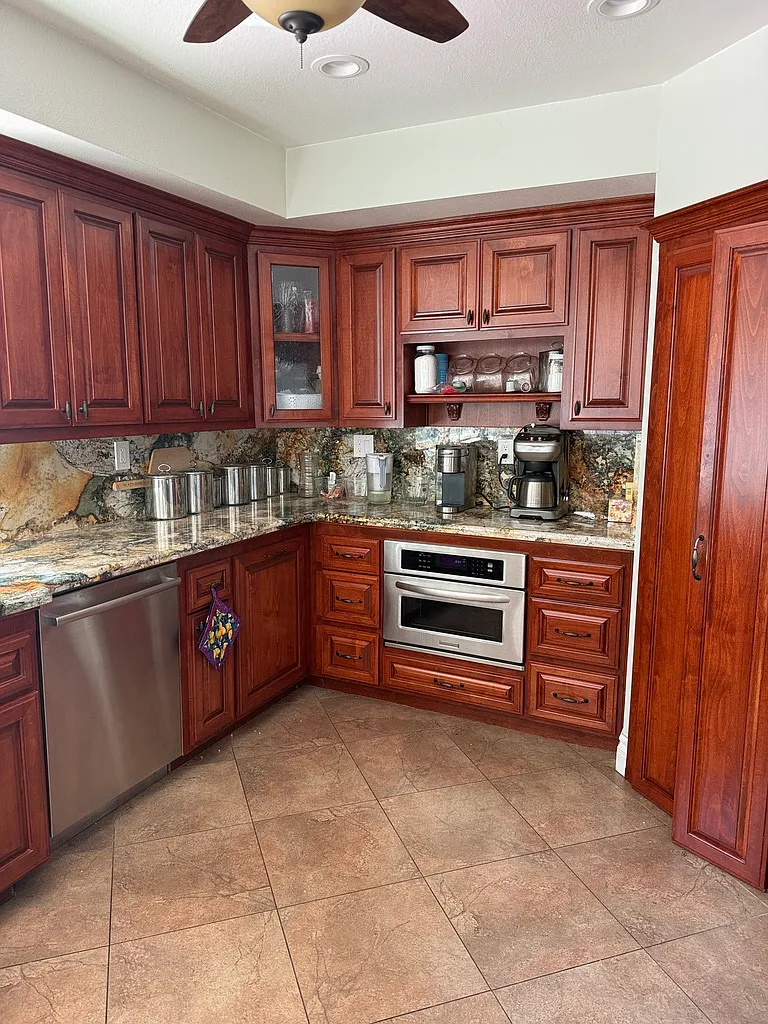 4 bed, 2480 sqft, $5,900 — Photo 3