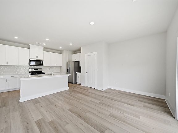 Welcome to the Lennon floorplan at Crossing At Abner Creek.
