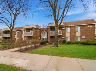 500 N Wilke Rd APT 105, Palatine, IL 60074