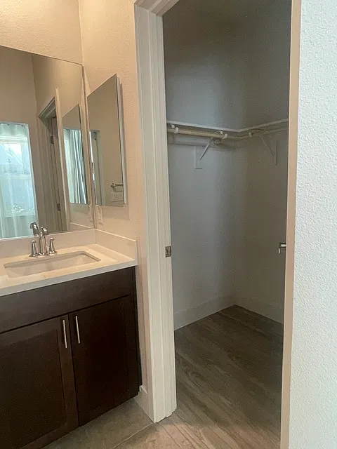 4 bed, 3.5 bath, 2000 sqft, $6,500 — Photo 2