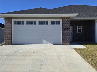 5821 S 94th St, Lincoln, NE 68526