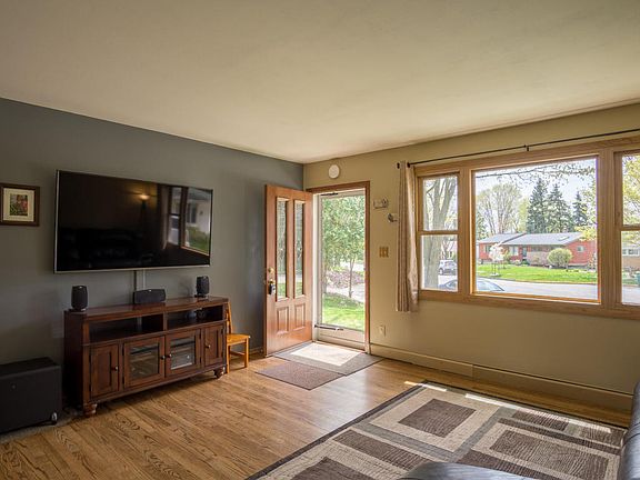 3rd image of W61N734 Mequon Ave