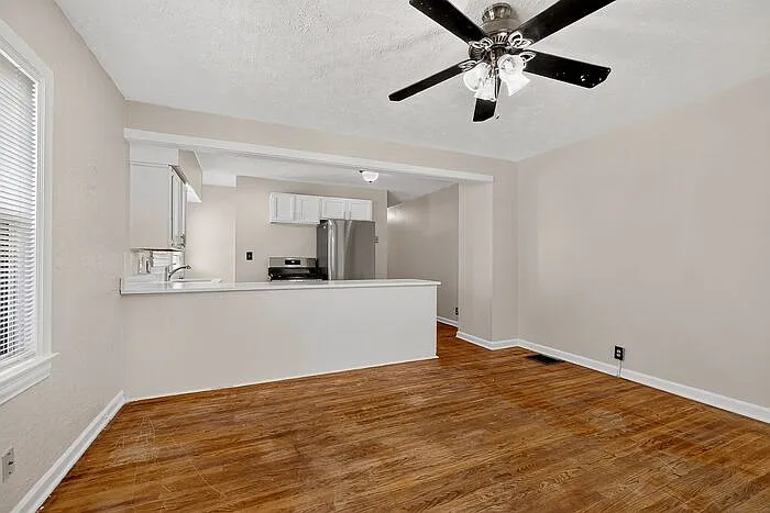 2 bed, 1.0 bath, $1,200 — Photo 4