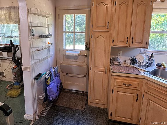 5th image of 253 Eagle Avenue