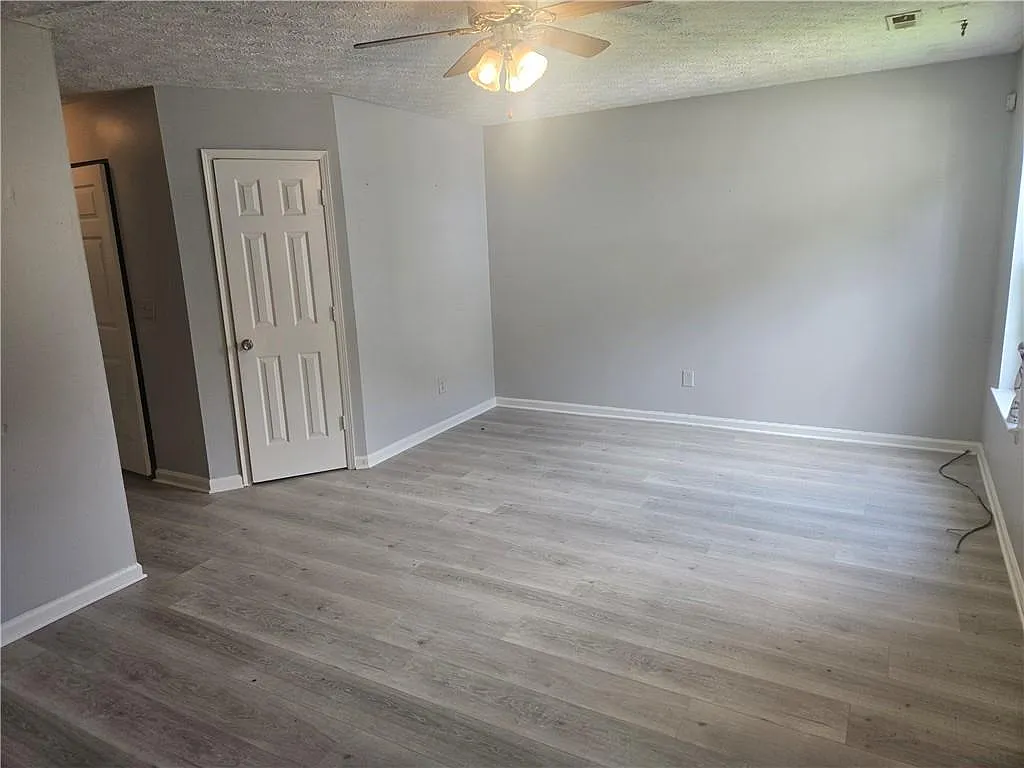 2 bed, 2.5 bath, $1,300 — Photo 2