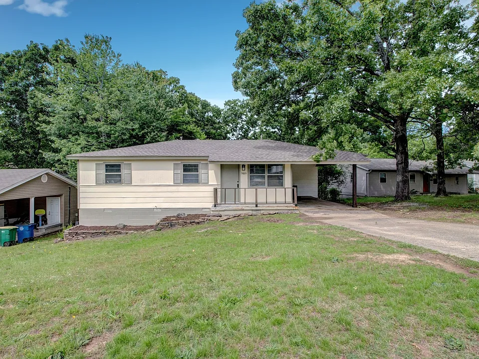 5805 Wisteria Ct