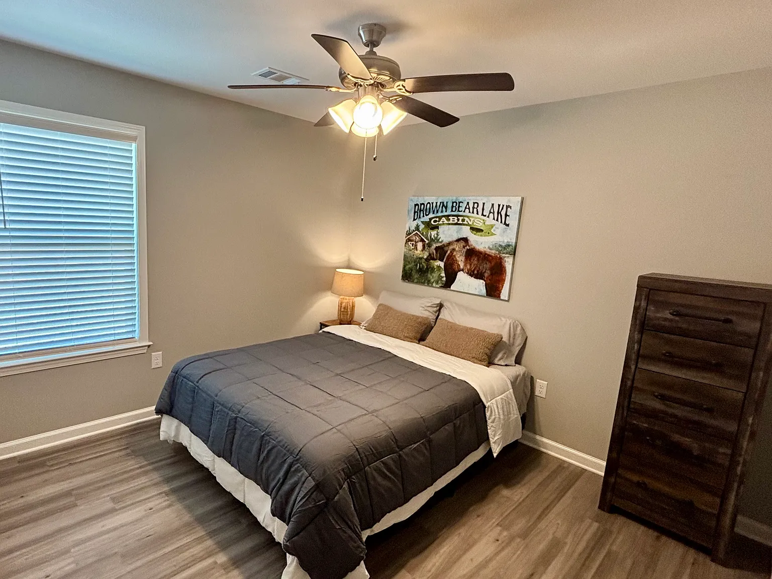 3 bed, 1200 sqft, $2,400 — Photo 4