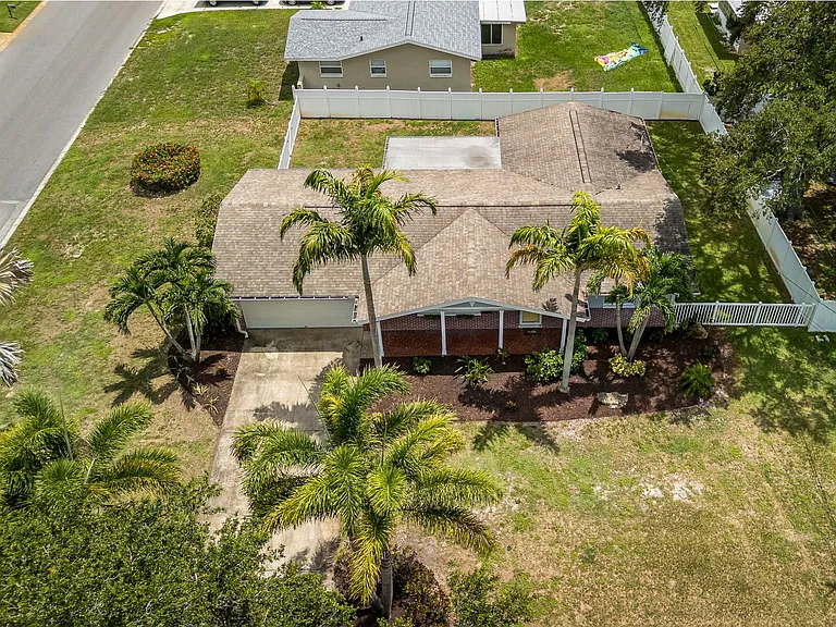 1661 Algonquin Dr — Photo 25