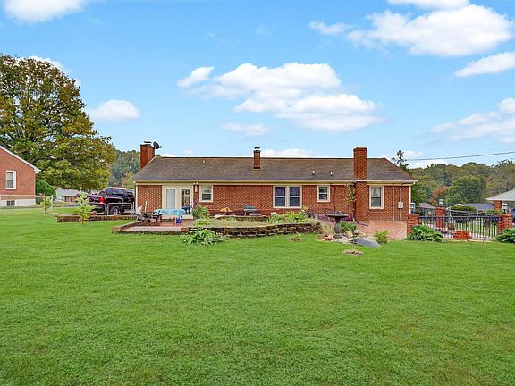 5th image of 2532 Parkview Dr