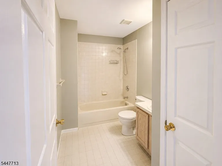 1104 Oakcroft Ln — Photo 10