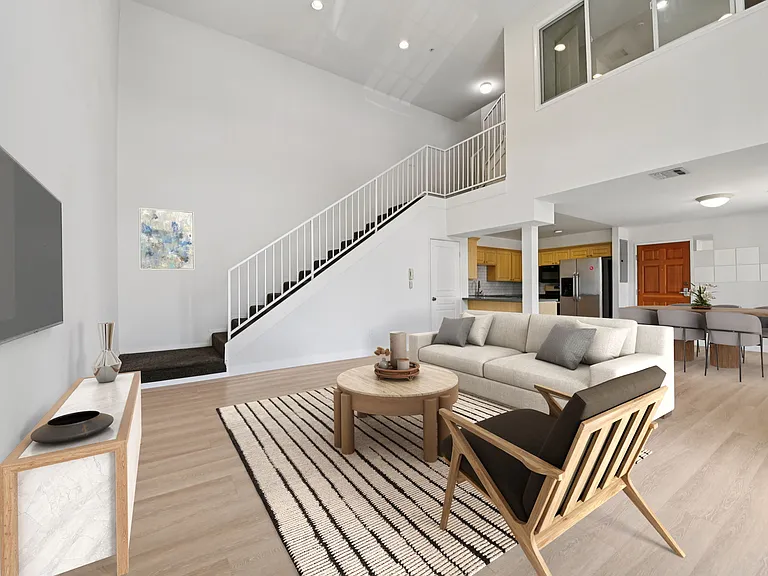 628 W 30th St #101 — Photo 1