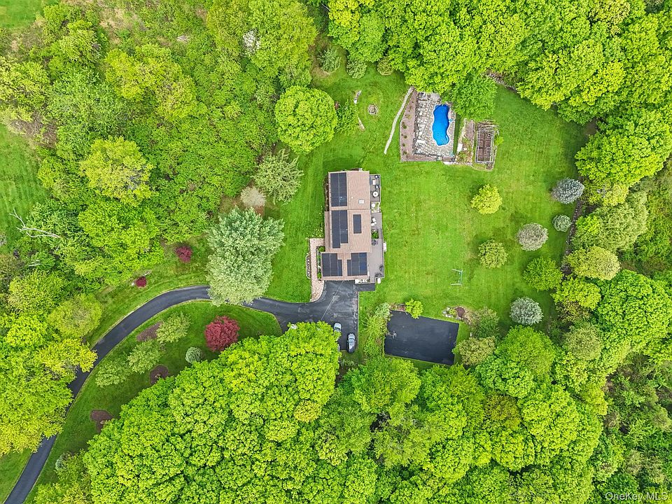 1st image of 76 Eleanor Drive