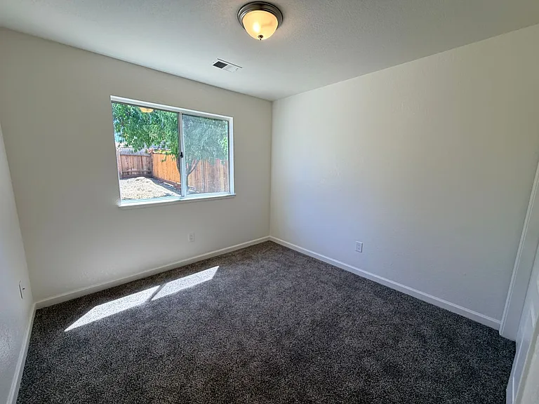 937 Neal St — Photo 18