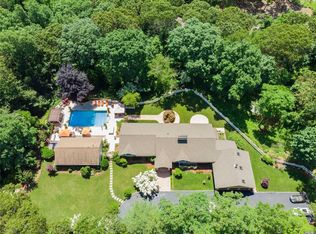 121 Jennings Rd, Cold Spring Harbor, NY 11724