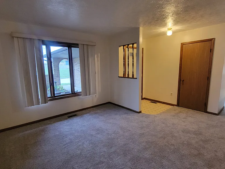 536 Flanders Ave — Photo 3