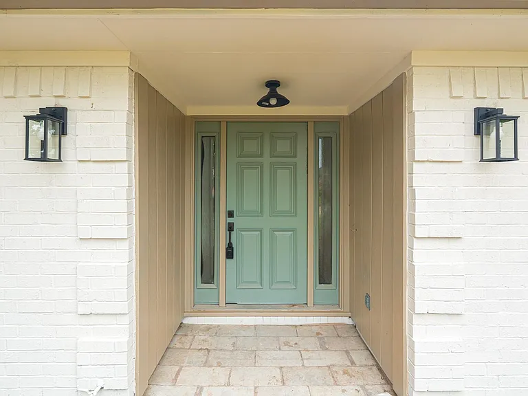 10519 Kirkwren Dr — Photo 2