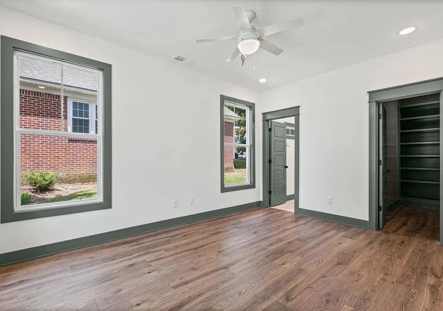 Stunning Home in Jackson Walk! — Photo 4