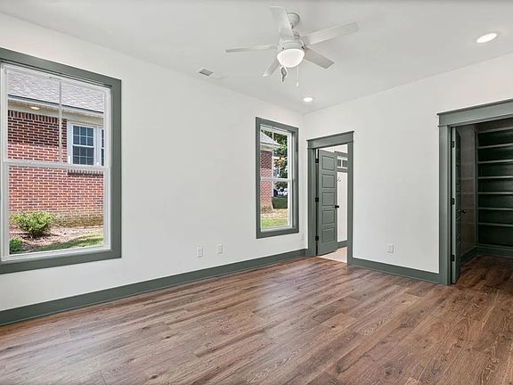 4th image of 205 McCowat St