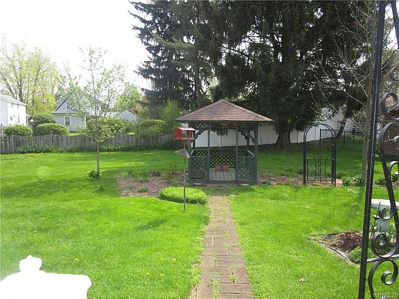 5th image of 25 Memorial Dr