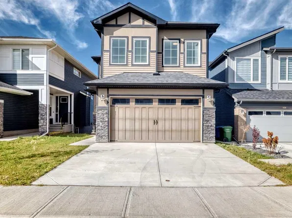 300 SE Carringvue Pl NW, Calgary, AB T3P 2A5