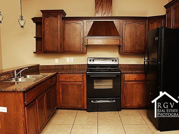 3rd image of 1405 W Fig Ave