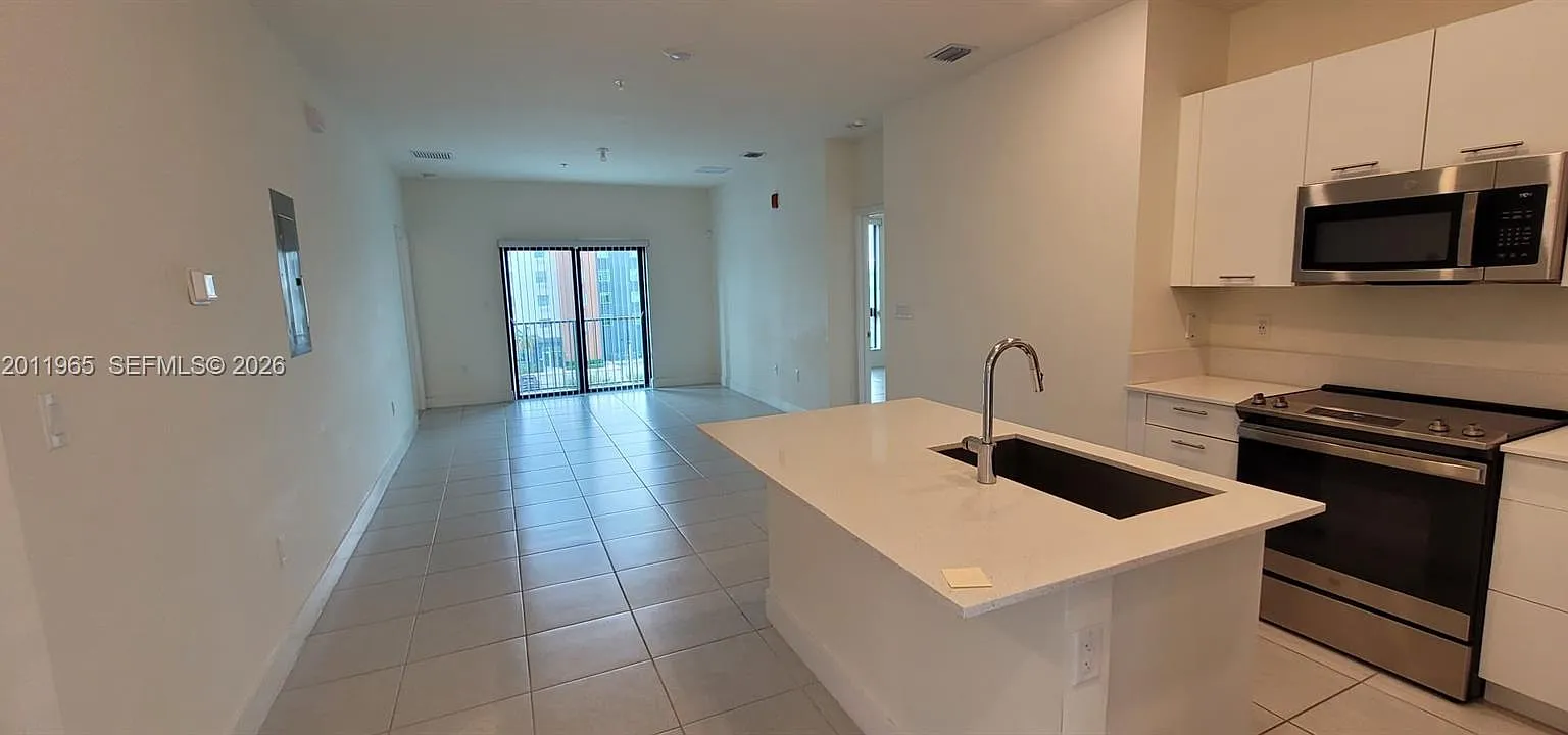 Downtown Doral South Phas — Photo 2