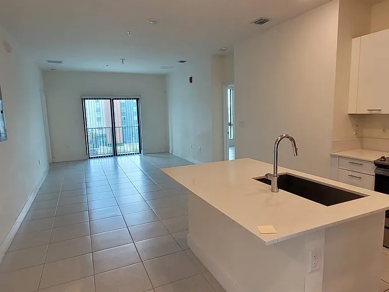 8001 NW 41st St #F-405 — Photo 2