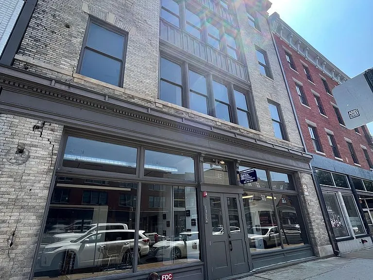 1322 W Broad St — Photo 41