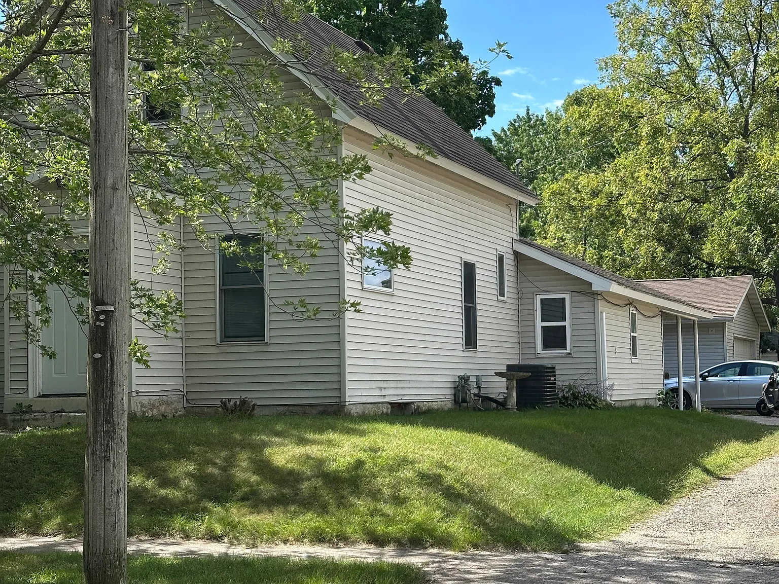 5 bed, $3,195 — Photo 2