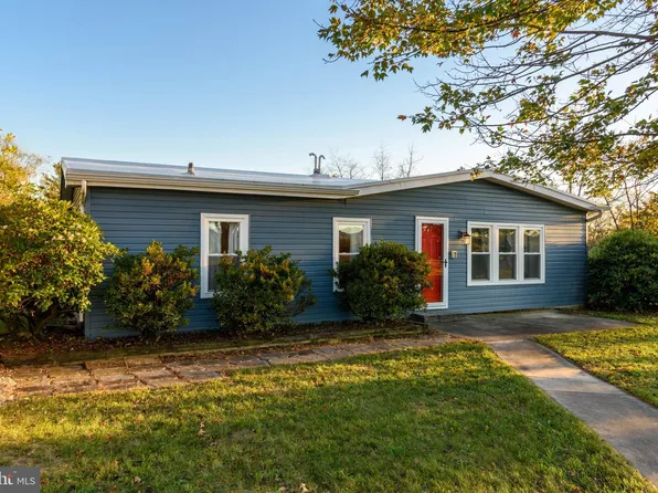 141 Shirks Ln, Grantville, PA 17028