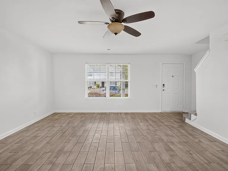 407 Arapaho Dr — Photo 10